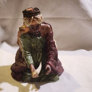 Grandeur Noel O Well Nativity Wise Man King Kneeling Figurine Ceramic